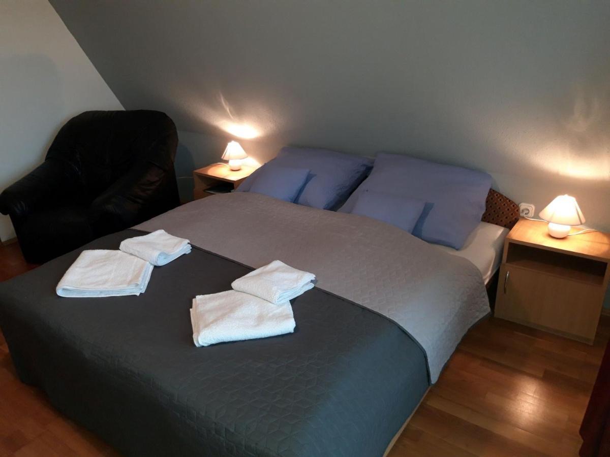 Attila Vendeghaz Apartment Heviz Exterior photo